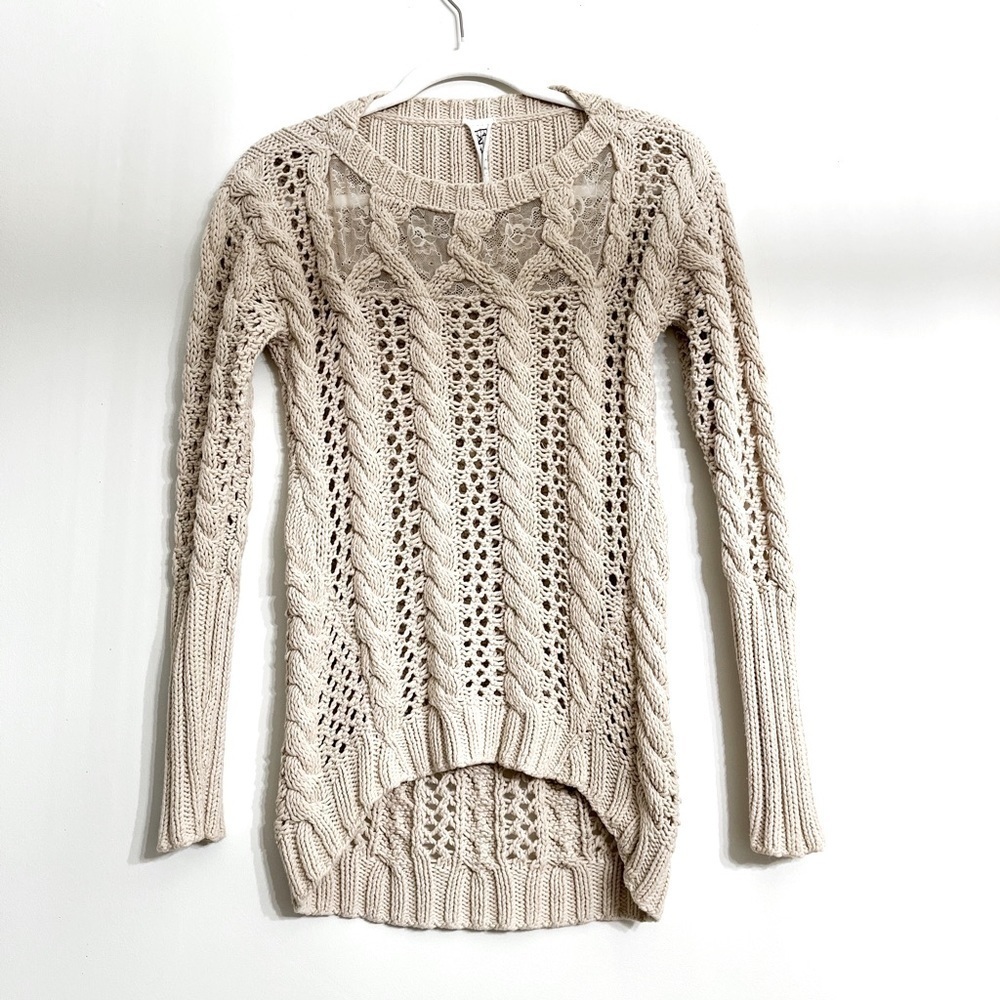 Future Paradise Women’s Cable Knit Sweater Size S Crew Neck Lace Accent High Low